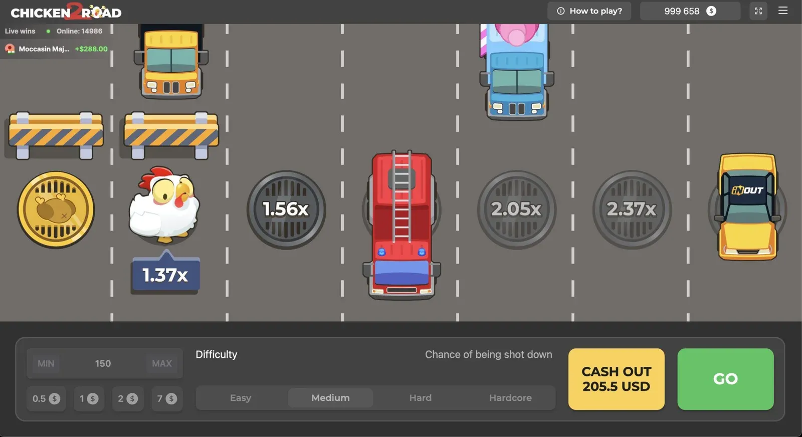 Chicken Road 2: strada con veicoli in movimento, cartellino del moltiplicatore e vincite dal vivo